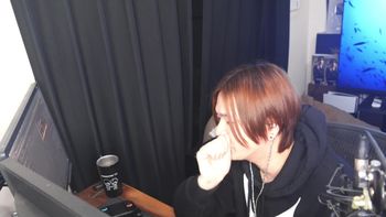 Larkizの配信のサムネイル画像